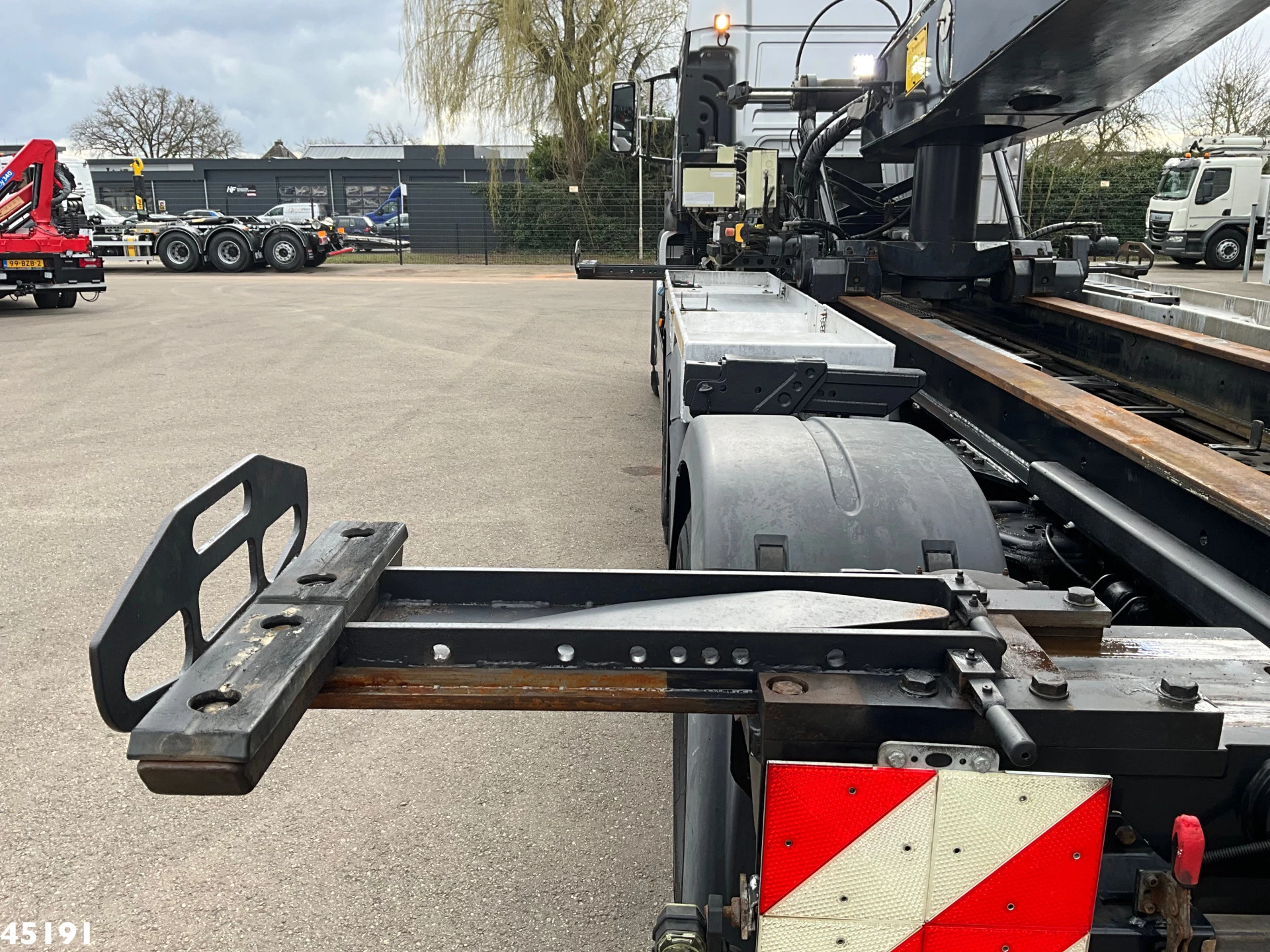 MAN TGS 2015 - 35.480 Euro 6 8x4 Deuringer Garagetransporter afbeelding 11