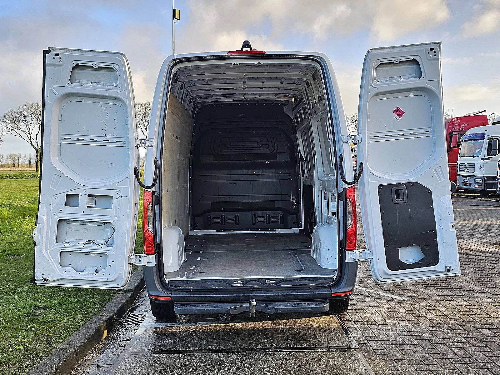 Mercedes-Benz Sprinter 2018 - 214 image 12