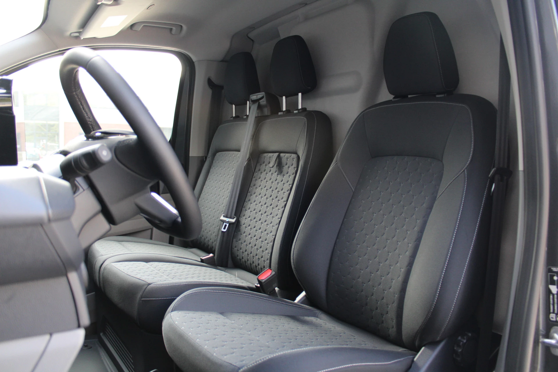 Ford Transit Custom 2025 - 320 2.0 TDCI L2H1 Limited 170pk - Adaptive Cruise - Stuurwiel verwarmd - Draadloos laden - Blind spot - Navigatie - Camera - Rijklaar zdjęcie 18