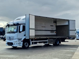 Mercedes-Benz Actros 2017 - 1833 4x2 - Bussbygg box sidedoors - Loadlift - Full air - 5.80 WB image 4