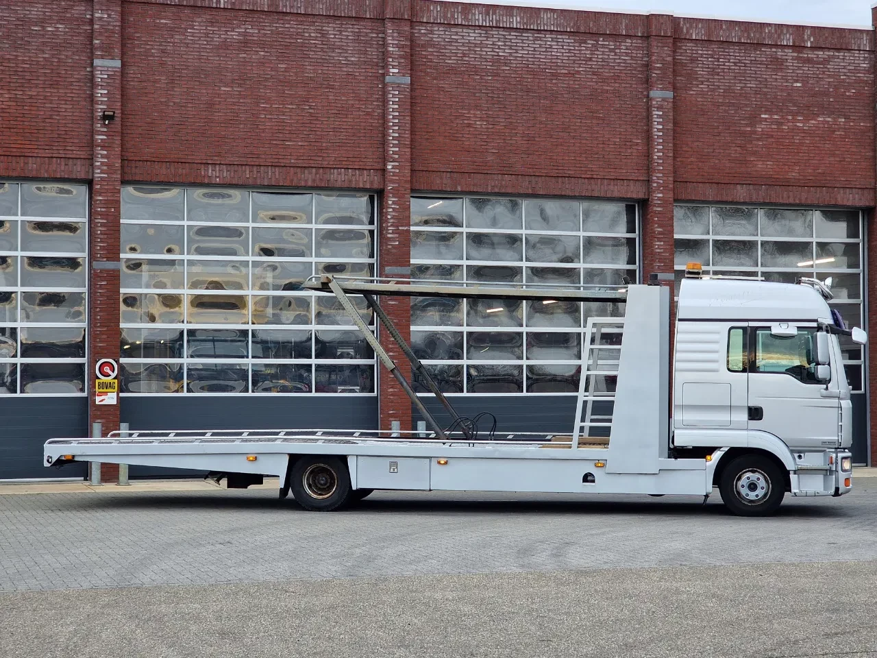 MAN TGL 2009 - 12.240 4x2 Cartransporter - 12T - AS Tronic - Hydraulic deck - Sleeper cab image 10