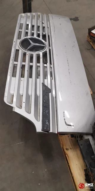 Mercedes-Benz Actros - Occ Grille/motorkap MP1 obrazek 1