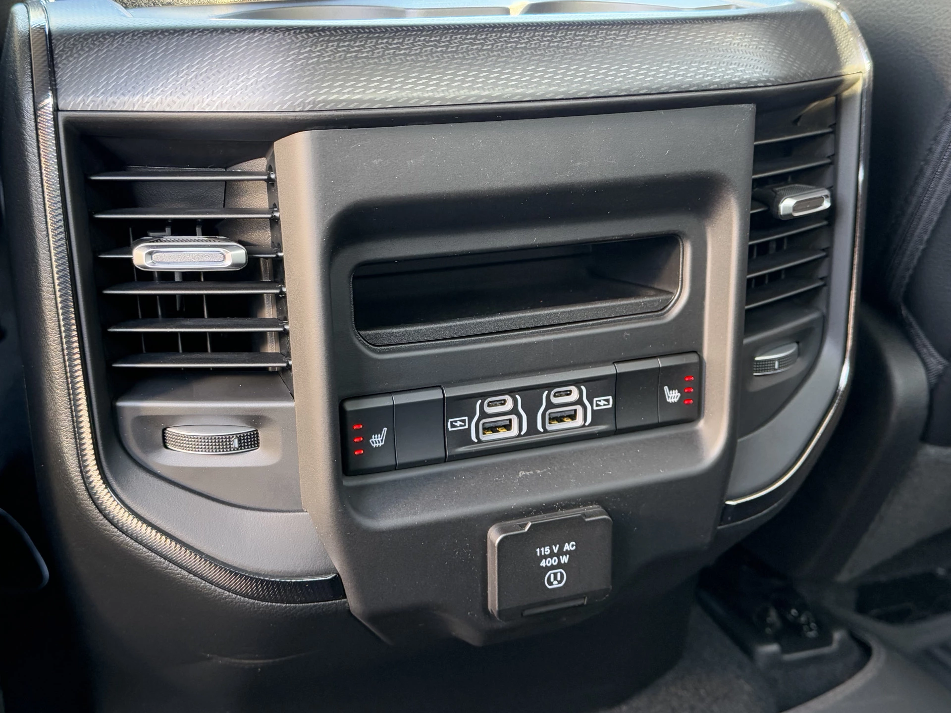 Dodge Ram 1500 2024 - 3.0 420 PK REBEL PREMIUM / LUCHTVERING / 2025 MODEL / INCL PRINS LPG! / PANO / 360 CAMERA / TREKHAAK / 3500 KG AHG / NIGHT EDITION imagen 25