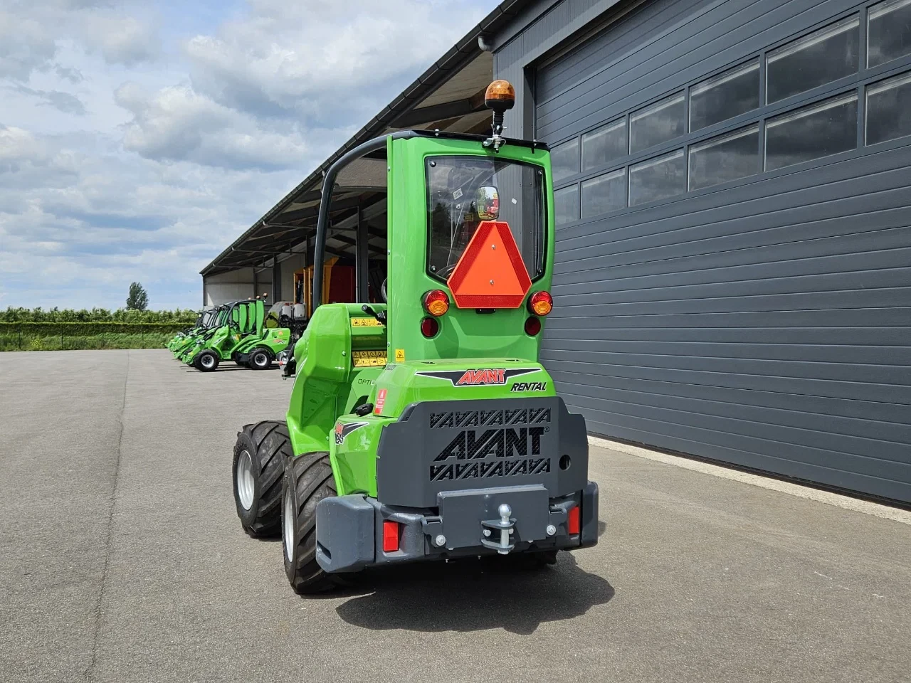 Avant 2025 - 645i Rental mini-shovel afbeelding 6