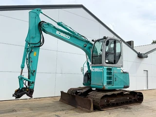 Kobelco 2002 - SK135SRLC-1E - Extra High Cabin / Hammer Lines image 2 miniature