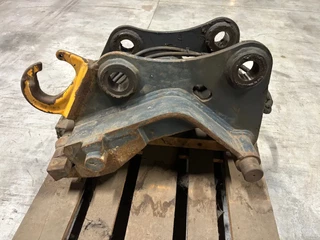 CW40 quick coupler N/A - fits for Komatsu PW150 zdjecie 1