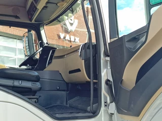 Mercedes-Benz Actros 2019 - 2558 6x2 - AJK Hooklift 20T - Euro 6 - 4.60 WB image 32