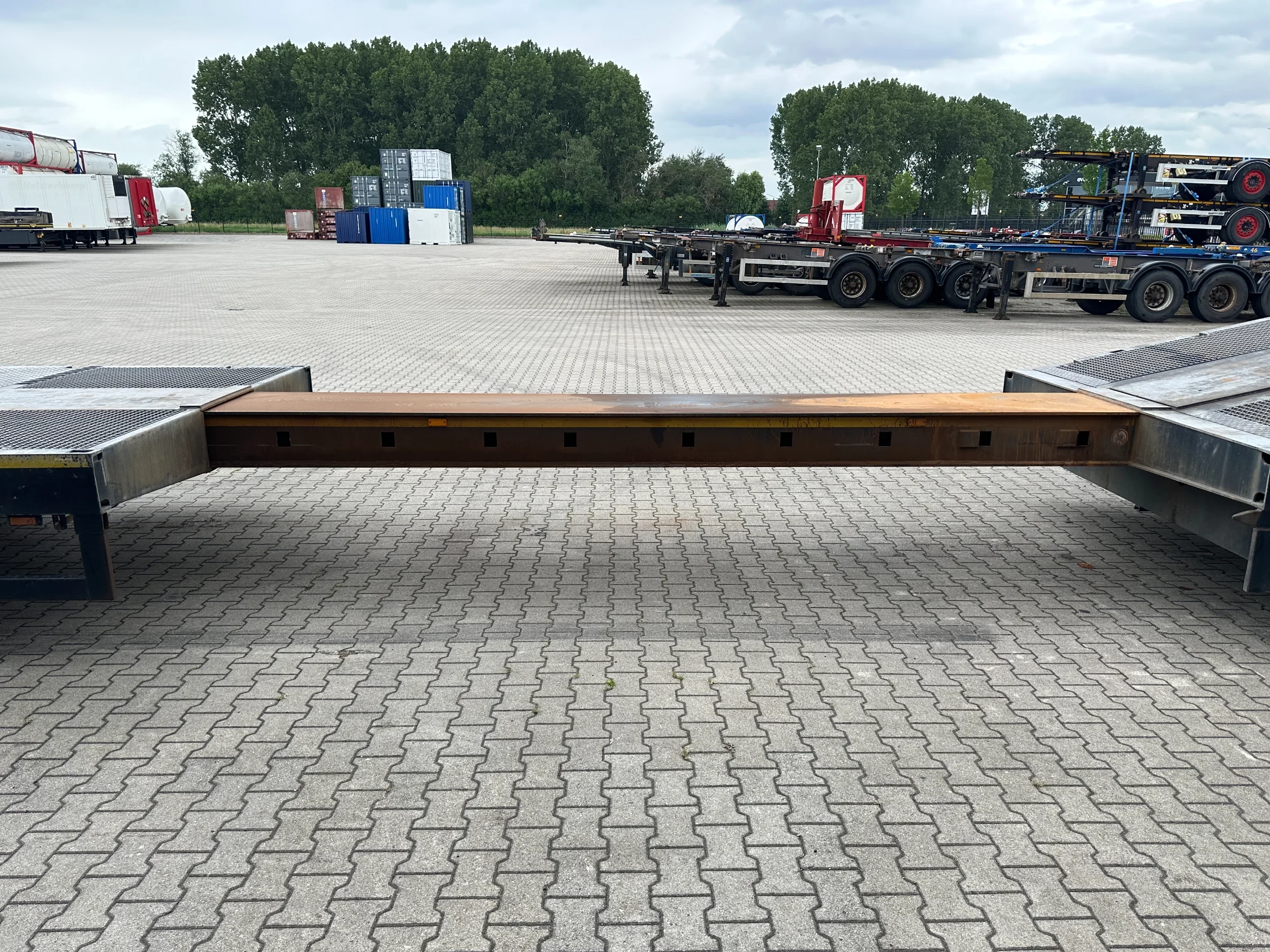 Broshuis 2017 - 3ABSD Lowloader 3-axle / GVW: 59.000kg / Neck: 23.000kg / hydraulic steering + ramps + loading table / 4.60m extendable / winch / liftaxle zdjęcie 37