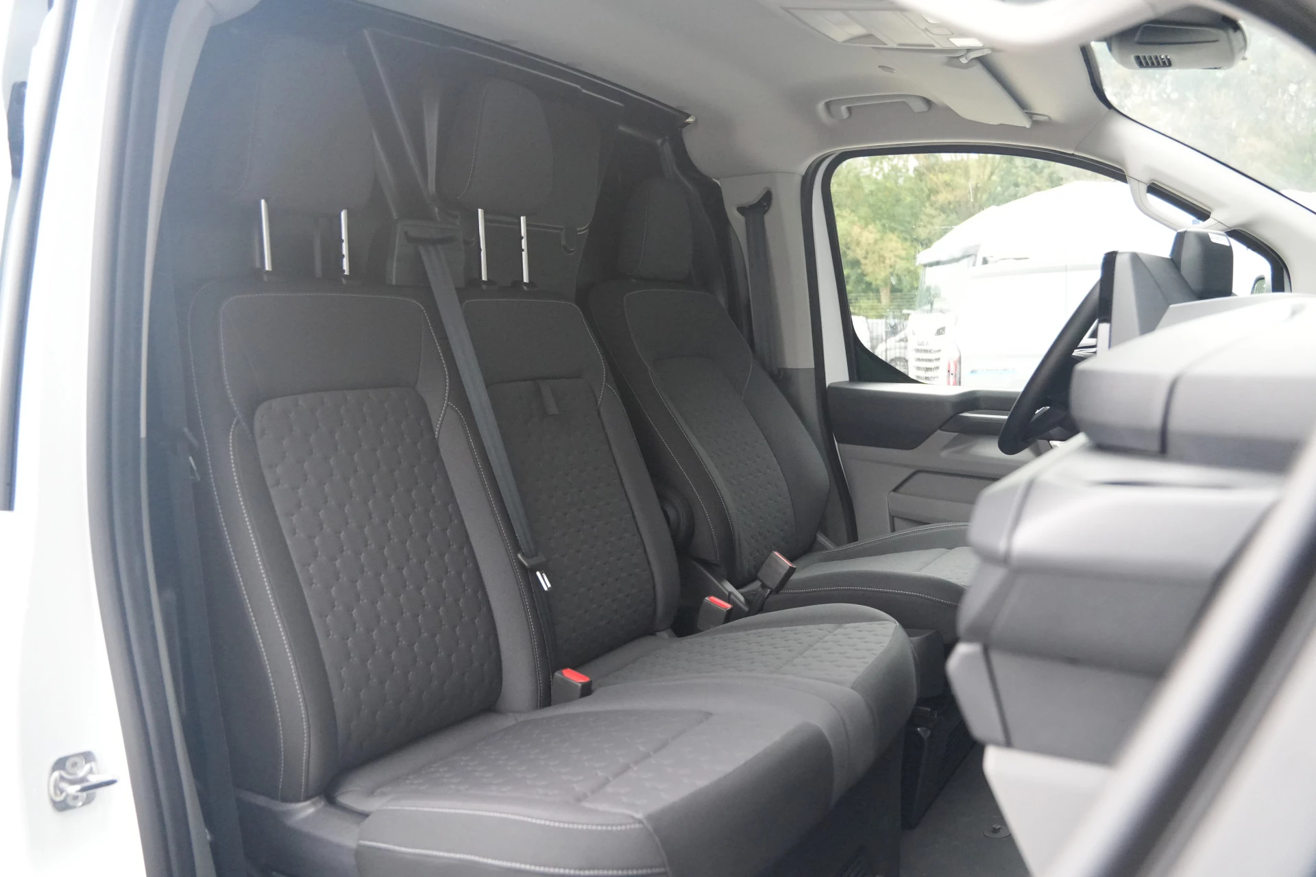 Ford E-Transit Custom 2026 - 320 L2H1 Limited 71 kWh 218pk - 2x Schuifdeur - Trekhaak - Camera - Carplay - Rijklaar obrázek 29
