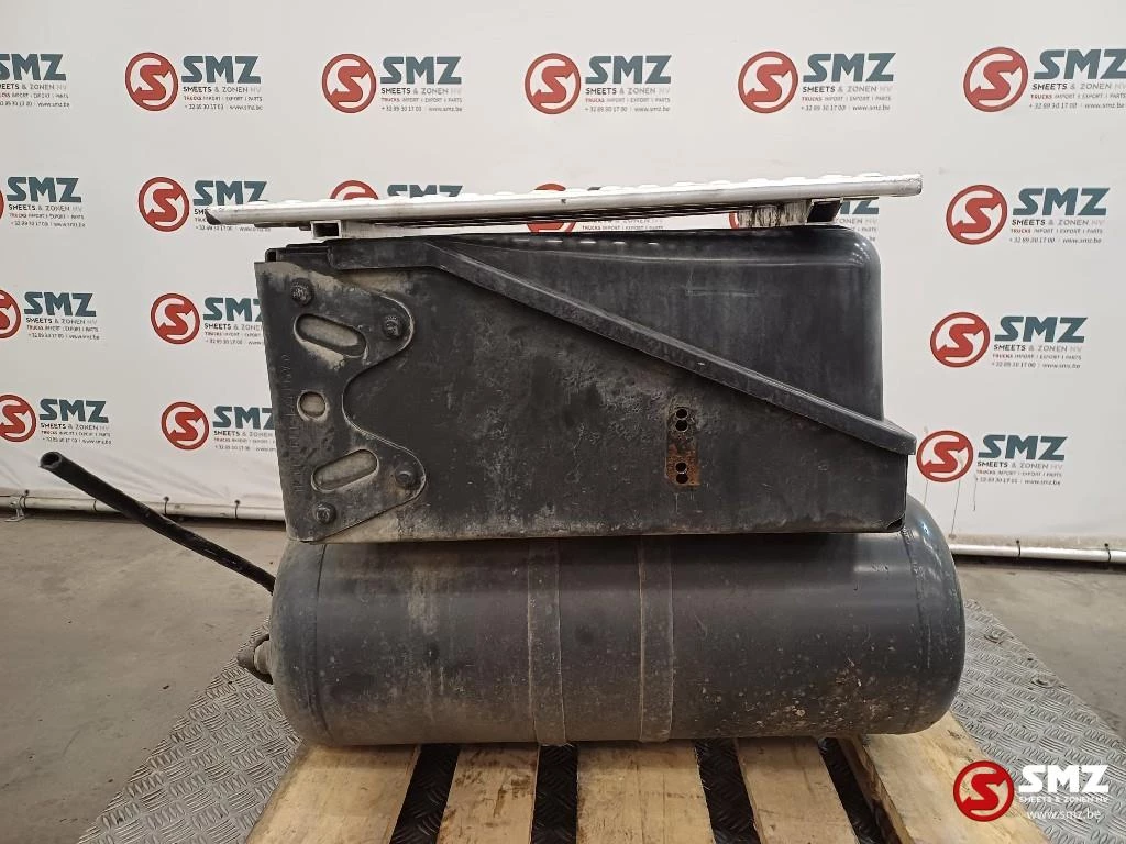 Mercedes-Benz 2016 - Occ set luchtketels 40L 14Bar + batterijbak Merced image 3