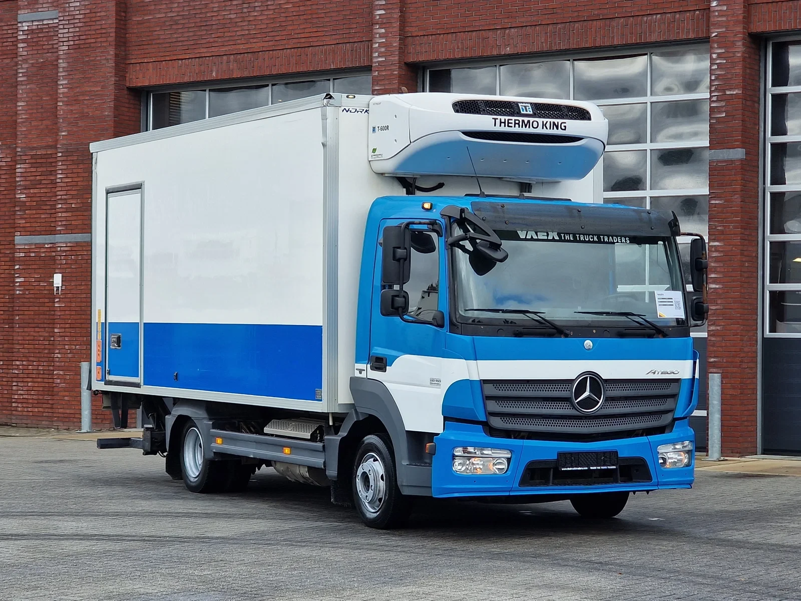Mercedes-Benz Atego 2014 - 818 - 4x2 - steel / air - thermo king 1 temp - load lift afbeelding 1