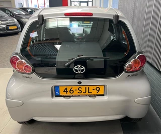 Toyota Aygo 2011 - 1.0-12V Comfort 2e Eigenaar - NAP - Navigatie - Airco image 10