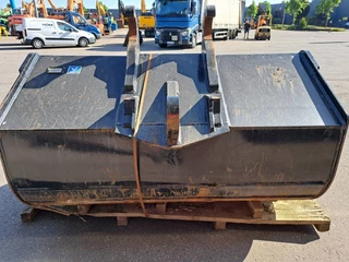 Pladdet N/A 2013 - Bucket SG840NX2100, Quickcoupler SMP100 obrazek 6