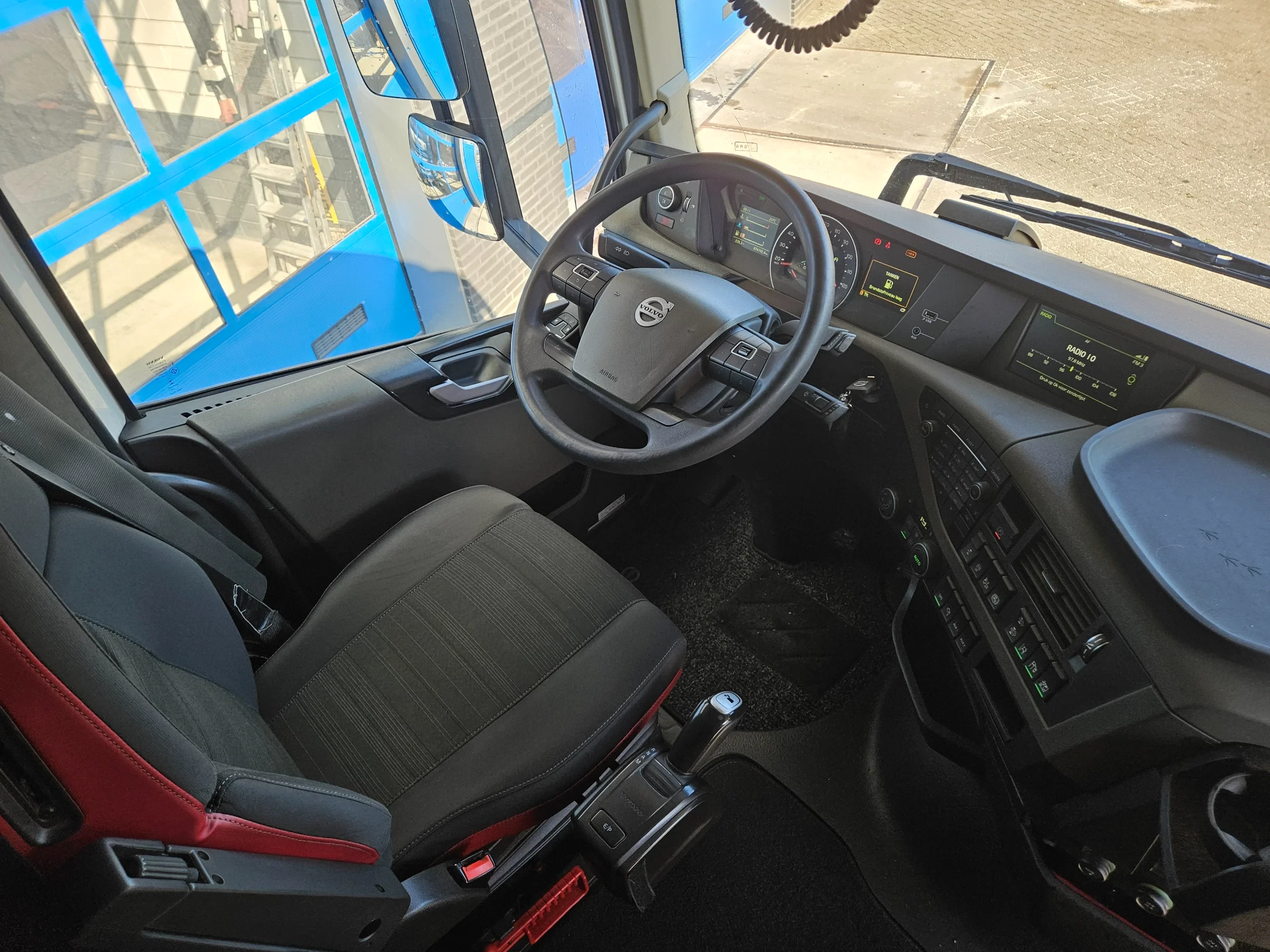 Volvo FH 2019 - 460 ADR EX/II, EX/III, FL and AT PTO Double Tank Smart 2 tacho afbeelding 10