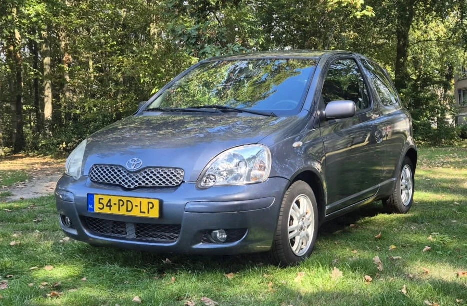 Toyota Yaris 2004 - 1.3 VVT-i Terra bj.2004 Airco|Lm velg|Nap. afbeelding 1