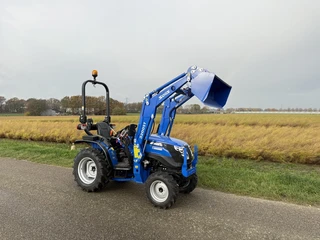 Solis minitractor NIEUW met frontlader / brede agribanden 2026 afbeelding 1 miniatuur