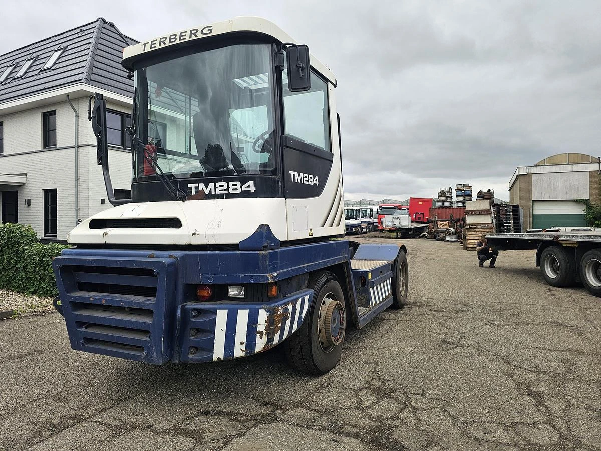 Terberg RT283 /TERMINAL TRACTOR 4X4/ TURNING CHAIR. /AUTOMATIC GEAR /19208 HOURS 2017 afbeelding 1