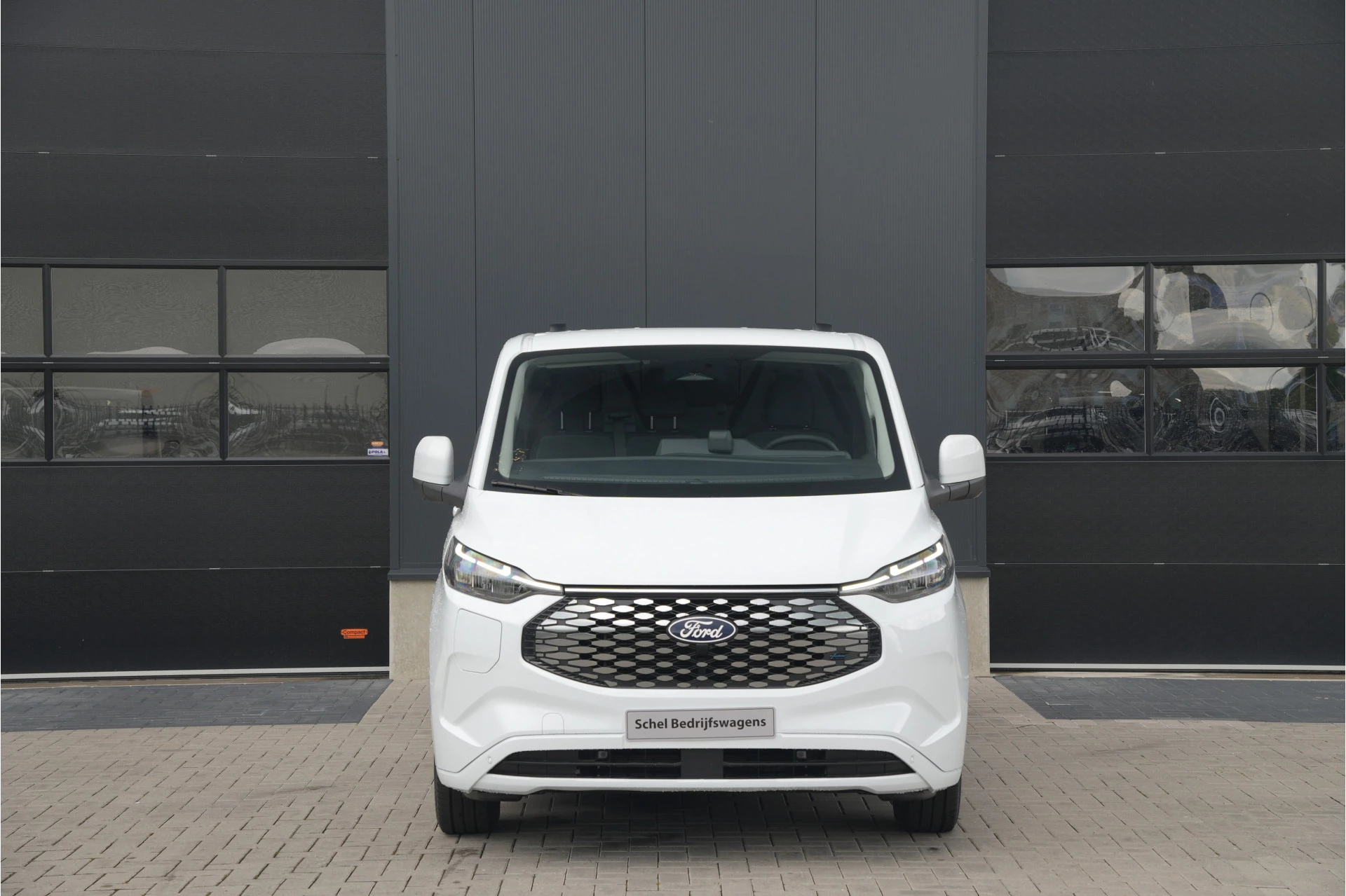 Ford E-Transit Custom 2026 - 320 L1H1 Limited 71 kWh 218pk - 2x Schuifdeur - Trekhaak - Camera - Carplay - Rijklaar obrázek 2