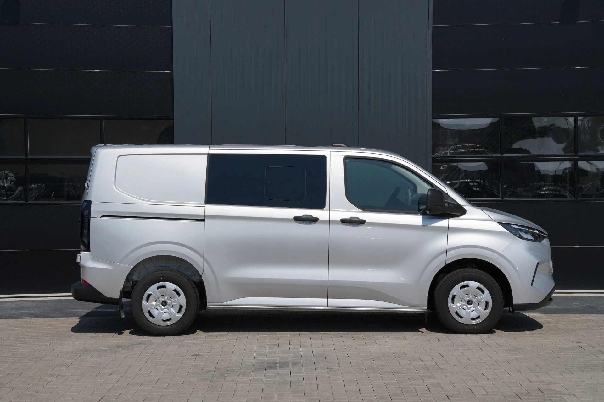 Ford Transit Custom 2025 - 320 2.0 TDCI L1H1 Trend DC 136pk - INCLUSIEF BPM - 2x Schuif - Stoel/stuurverwarming - Cruise - Navi - Camera - Rijklaar imagen 4