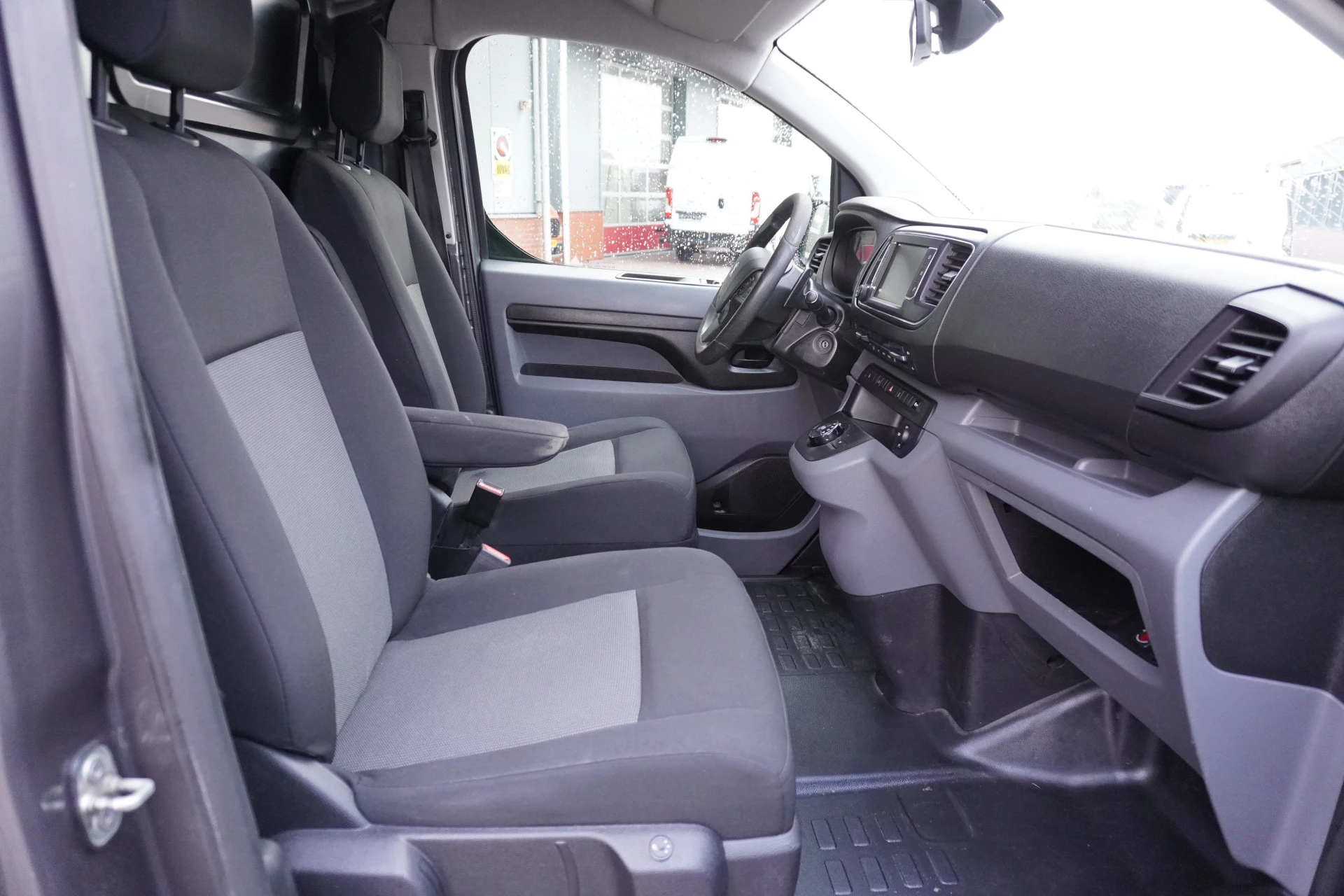 Peugeot Expert 2018 - 227S 2.0 BlueHDI 180 Premium Pack Automaat zdjęcie 14