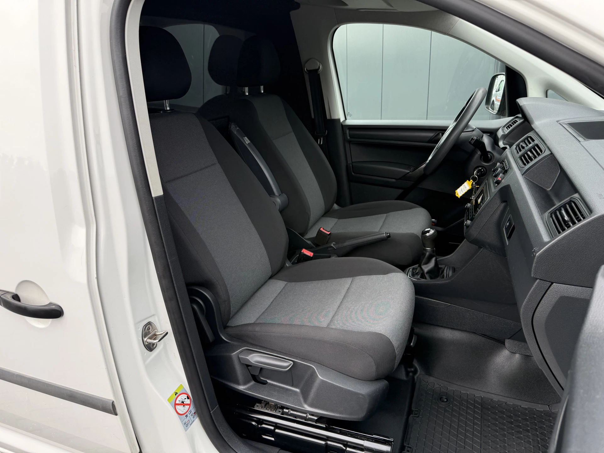 Volkswagen Caddy 2018 - MAXI 2.0 TDI 4-MOTION E6 / L2H1 / MAXI / 4x4 / 1e EIG. / AIRCO / CRUISE / TREKHAAK / INRICHTING 220V zdjęcie 6