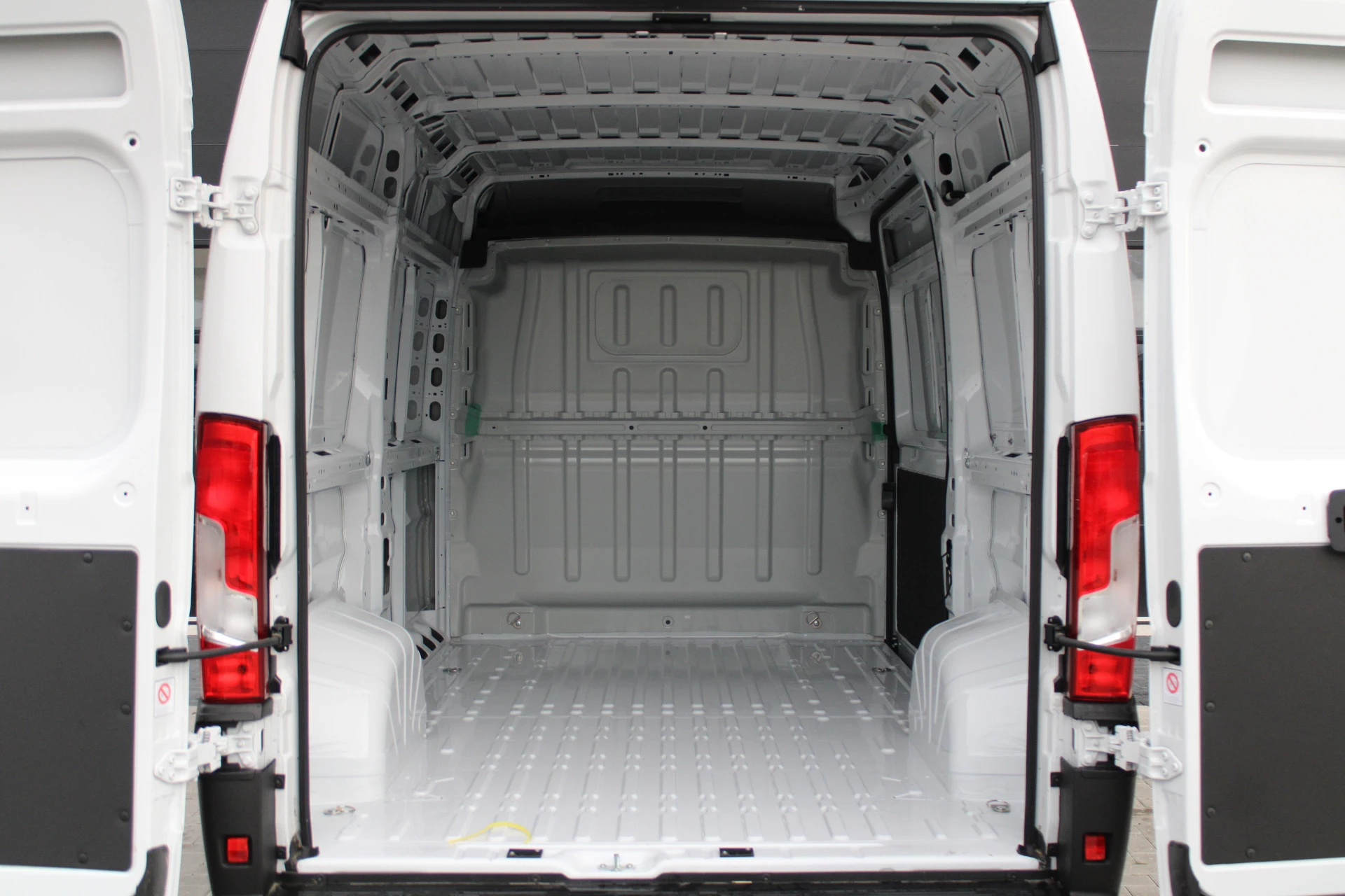 Opel Movano 2024 - 33 2.2 CDTI 140pk L2H2 - Airco - Camera - Cruise - Blind Spot - 270 deuren - Rijklaar zdjęcie 12