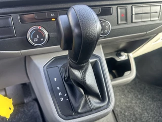 Volkswagen Transporter 2023 - 2.0 TDI 150 PK DSG AUTOMAAT / L1H1 / 1e EIG. / CRUISE / AIRCO / APPLE CARPLAY / ANDROID AUTO / NAVI / PDC afbeelding 14