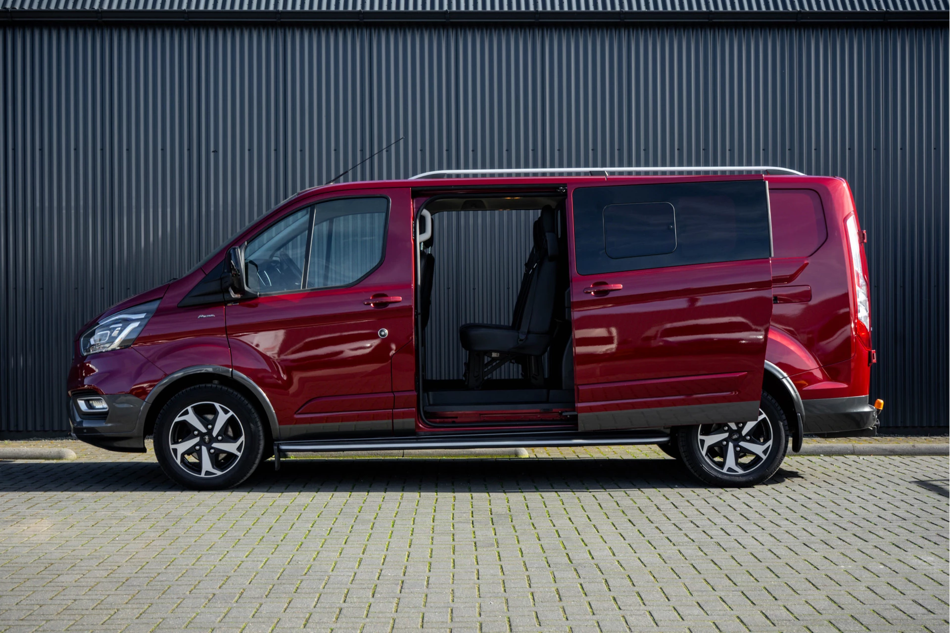Ford Transit Custom 2022 - 2.0 TDCI L2H1 | 170PK | Trail | DC 5-Persoons | Camera | Carplay | Lederen interieur obrázek 6