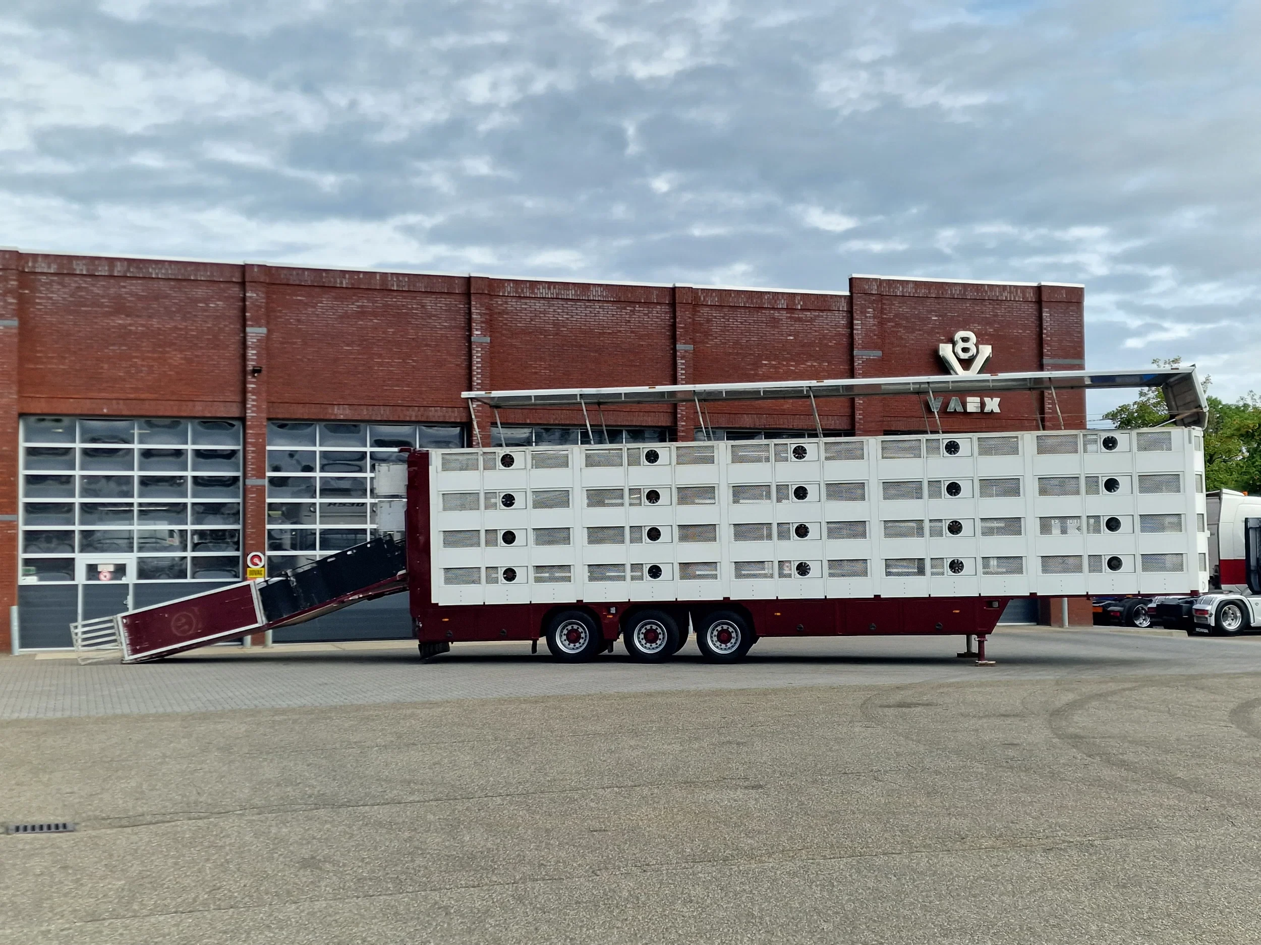 CUPPERS 2013 - 4 stock - new TUV - type 2 - lifting floors - lift / ramp afbeelding 18