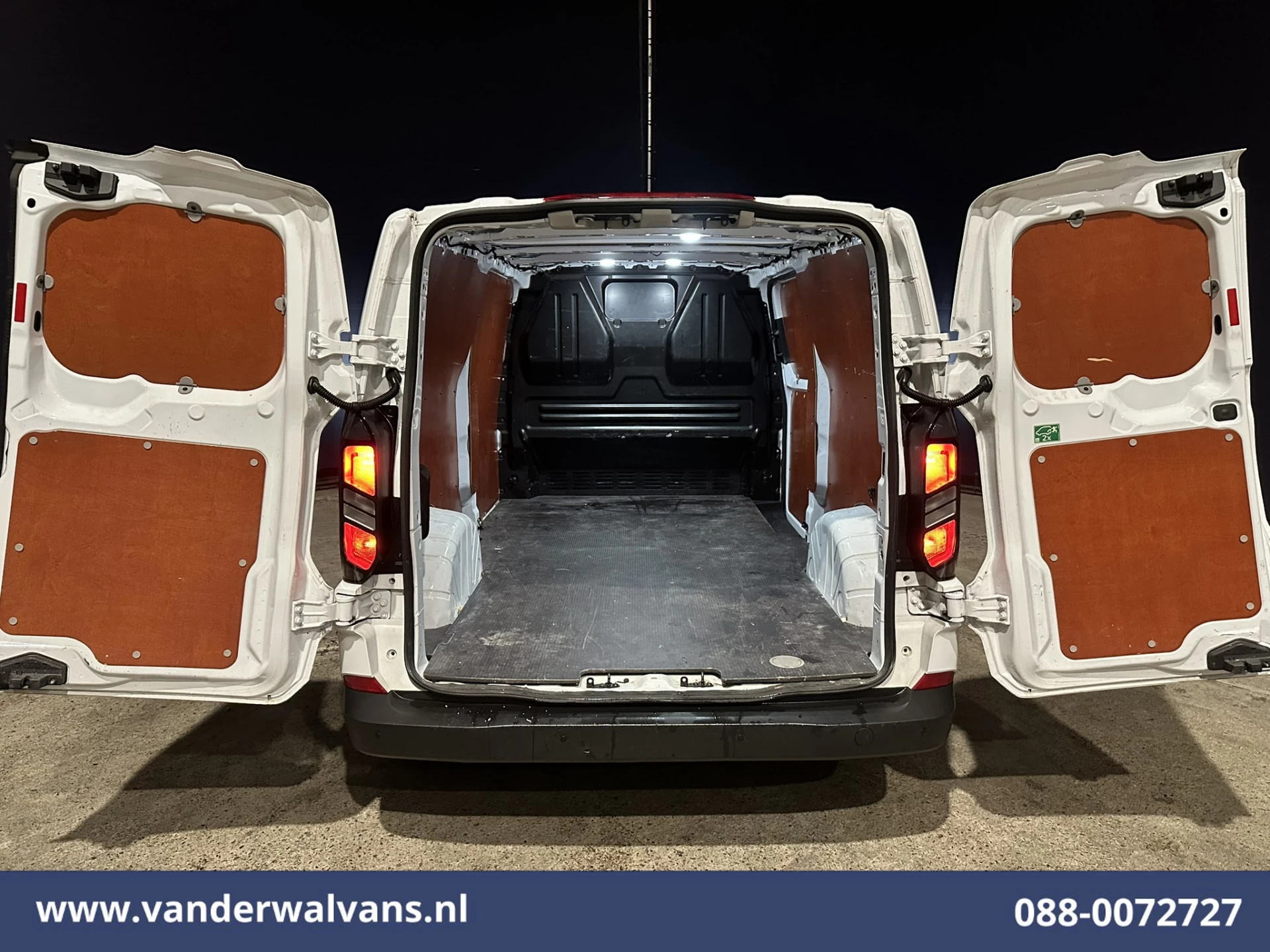 Ford Transit Custom 2024 - 2.0 TDCI 136pk L2H1 Euro6 Airco | Camera | Apple Carplay | Cruisecontrol | LED obrázek 13