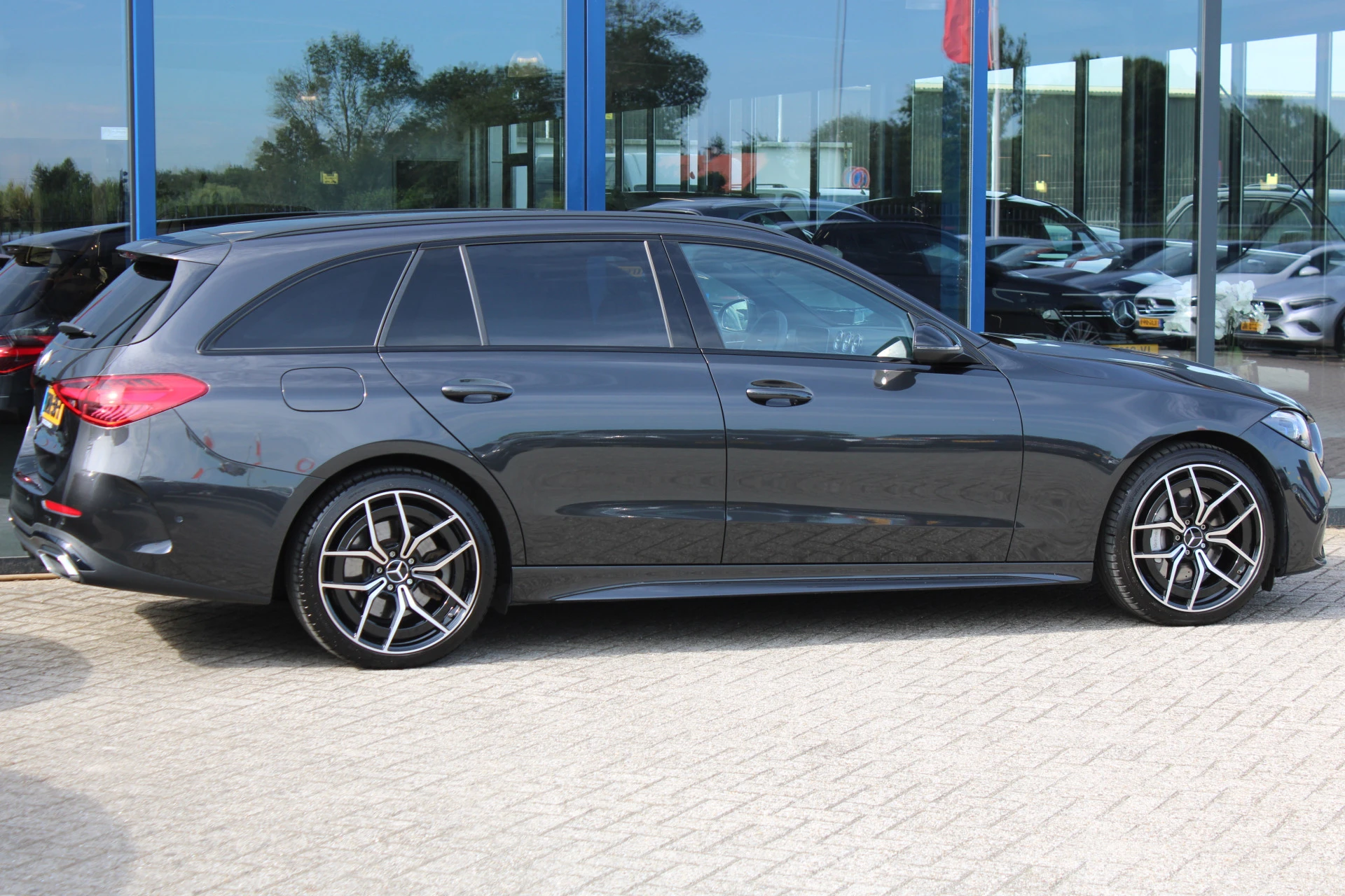 Mercedes-Benz C-Klasse 2023 - Estate 300e AMG Line NIGHT PAKKET DISTRONIC SFEER CARPLAY CAMERA MULTIBEAM 19'' afbeelding 5