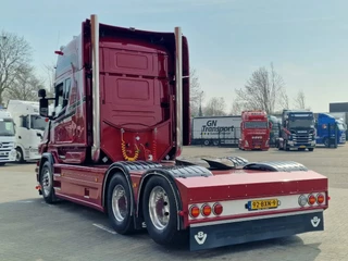 Scania T 2017 - T730 V8 Longline 6x2 - Show truck - Custom in- and exterior - New paint - New interior bild 5