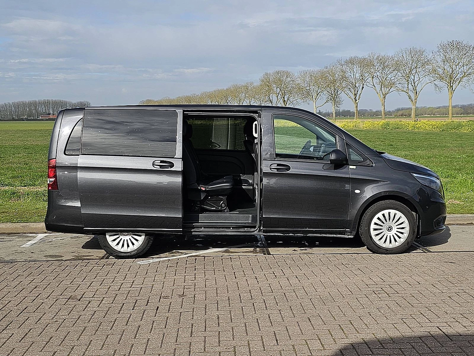 Mercedes-Benz Vito 2023 - 114 CDI TOURER zdjęcie 15