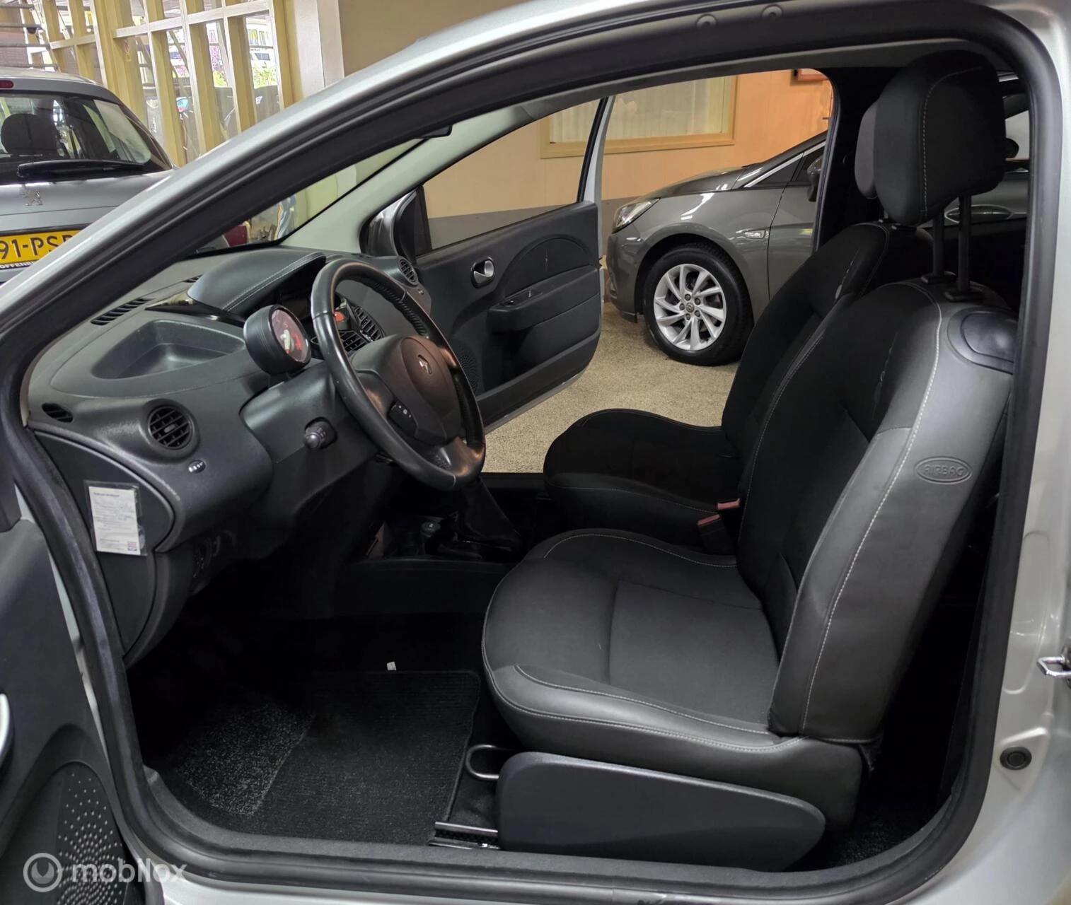 Renault Twingo 2011 - 1.2-16V Miss Sixty Airco elektrische ramen imagem 9