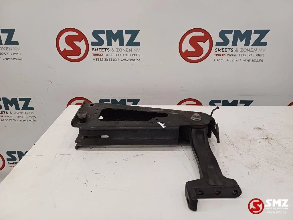 Mercedes-Benz 2021 - Occ cabinebeugel + montagebeugel rechtsvoor Merced afbeelding 1