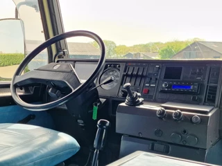 Scania R142-V8 1987 - 420 V8 - Old timer - Clean chassis/cab/interior - Dutch registration image 26
