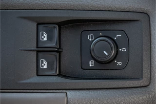 Volkswagen Crafter 2019 - 2.0 TDI L3H3 | Automaat | 177 PK | Highline | LED | Camera | Carplay | PDC | Trekhaak afbeelding 25
