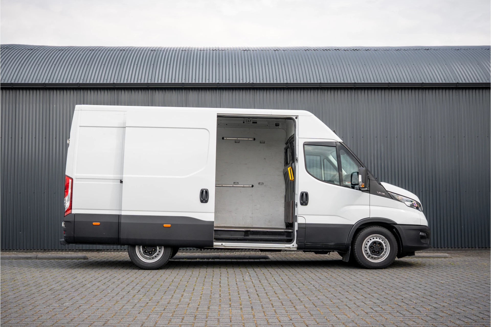 Iveco Daily 2024 - **35S16 | 156 PK | 3.500KG trekgew. 3-Zits | Climate** image 7