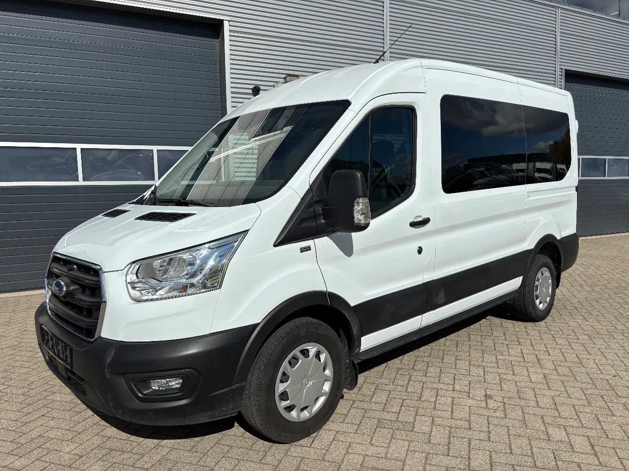 Ford Transit 2022 - 2.0TDCI L2H2 9 Personen Airco Cruisecontrol 4x OP VOORRAAD afbeelding 2
