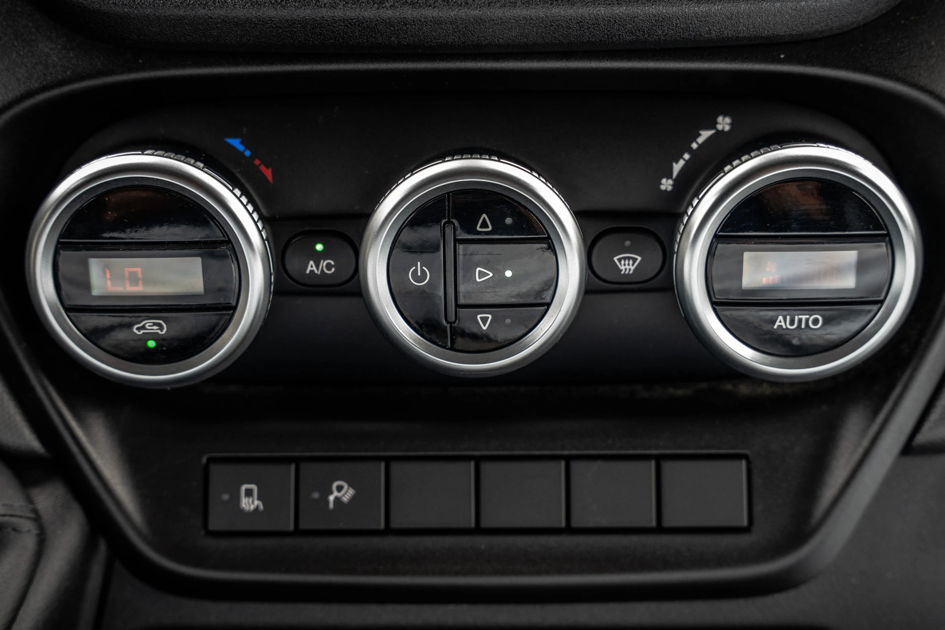 Iveco Daily 2022 - 35S18 175 PK 3.0 Liter! | Automaat | 3.500 KG trekgewicht | Camera | Cruise | Airco | Trekhaak | 3-Zits afbeelding 23