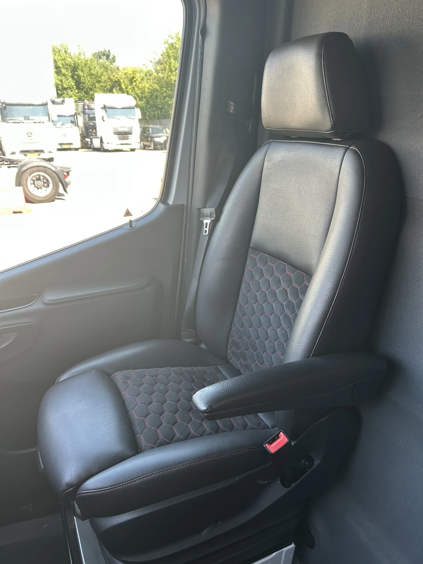 Mercedes-Benz Sprinter 2023 - 319 1.9 CDI Bild 9