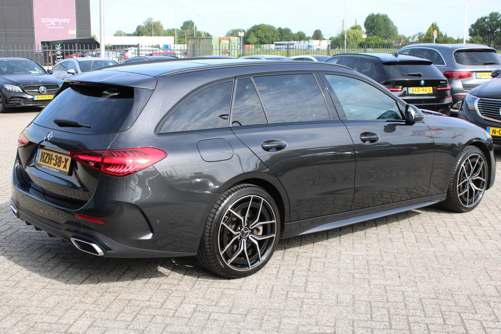 Mercedes-Benz C-Klasse 2023 - Estate 300e AMG Line NIGHT PAKKET DISTRONIC SFEER CARPLAY CAMERA MULTIBEAM 19'' afbeelding 10