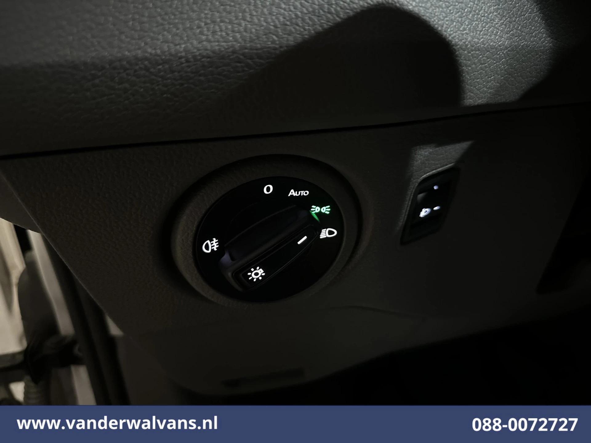 Volkswagen Crafter 2019 - 2.0 TDI 140 pk L3H3 L2H2 Euro6 Airco | Camera | Navigatie | Apple Carplay | Massagestoel image 17