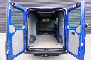 Volkswagen Crafter 2018 - 35 140pk L3H3/L2H2 Navigatie Trekhaak Parkeersensoren Stoelverwarming Airco obrázek 3 náhled