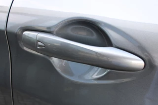 Nissan QASHQAI 2018 - 1.2 DIG-T N-Connecta PANORAMADAK NAVI 360-CAMERA TREKHAAK image 12