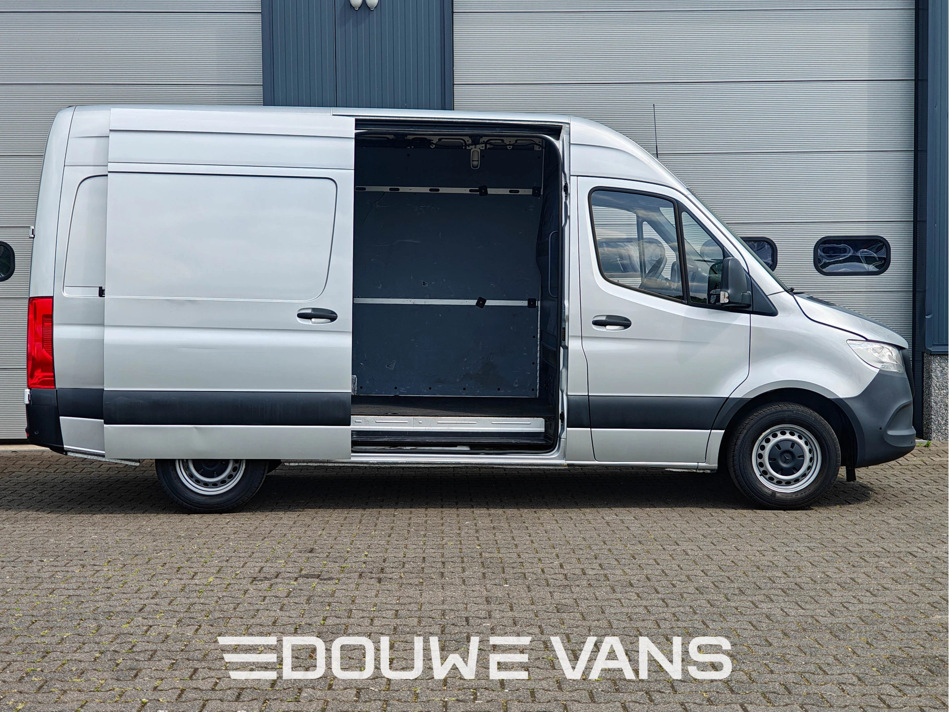 Mercedes-Benz Sprinter 2021 - L2 H2 315 RWD Zilver Automaat MBUX Marge afbeelding 4
