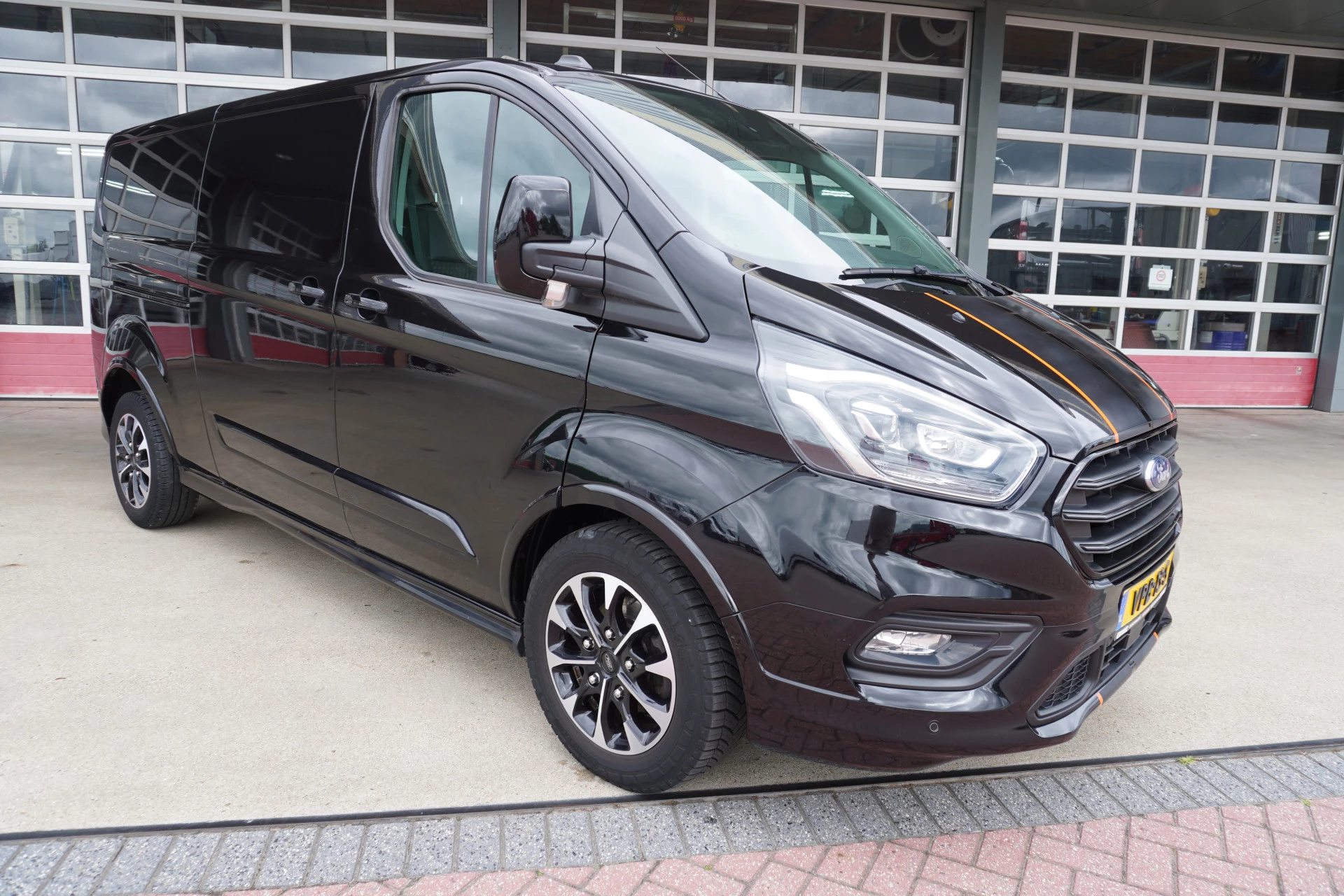 Ford Transit Custom 2022 - 320L 2.0 TDCI 185PK L2H1 Sport obrázek 2