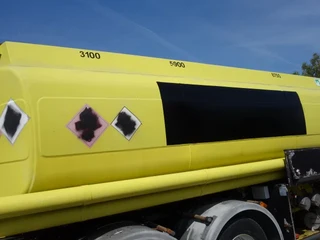 Renault Premium 420 2004 - 18,500liter tank,manual gearbox,airco image 15