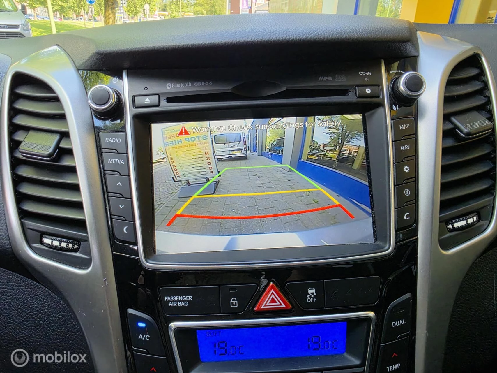 Hyundai i30 2016 - 1.6 GDi i-Motion plus Dealer onderhouden! afbeelding 10