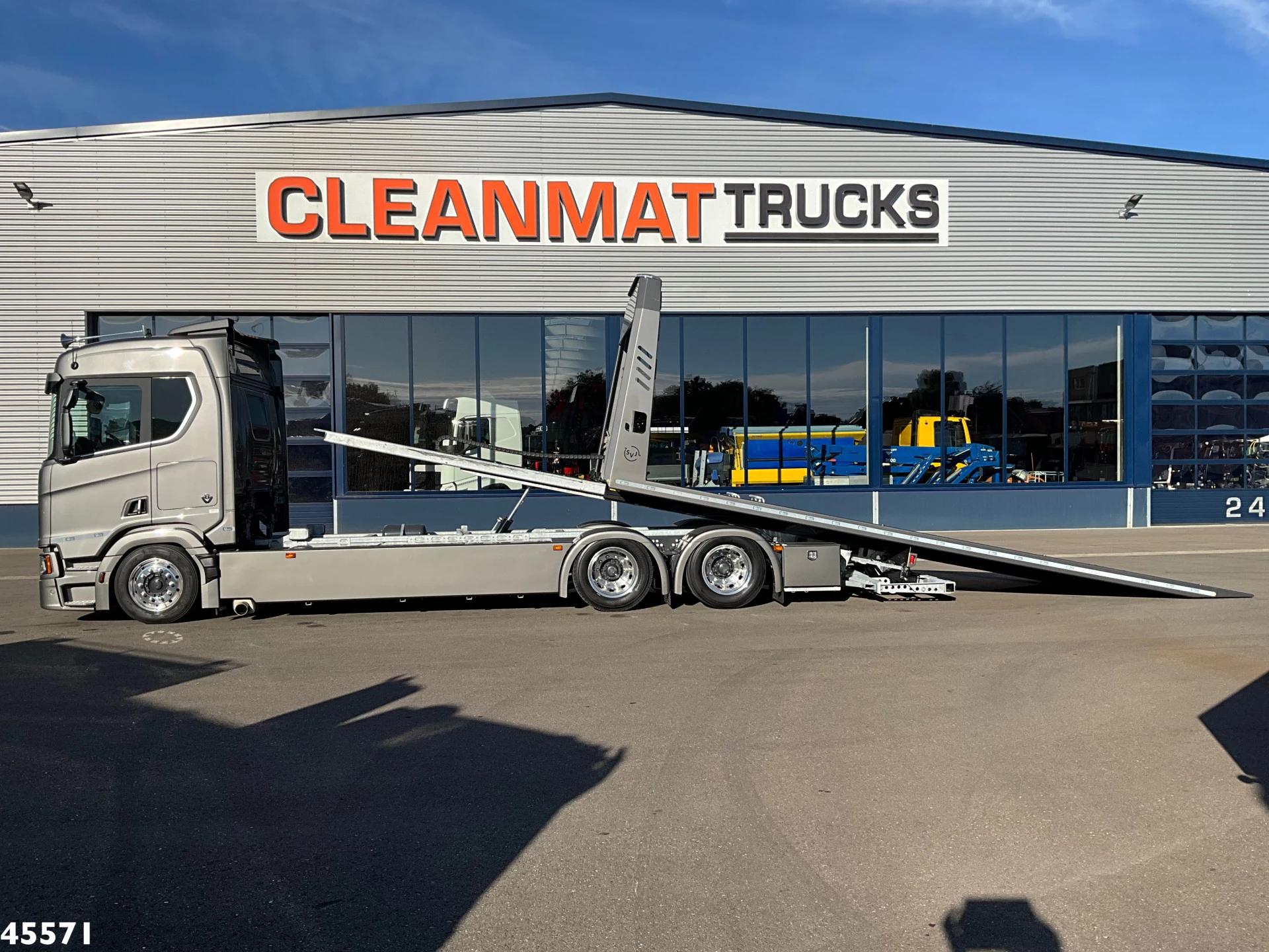 Scania R 2025 - 590 V8 6x2 Retarder Bergingsvoertuig Just 15.468 km! NIEUWSTAAT! image 1